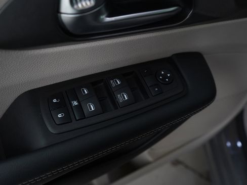 Used 2023 Chrysler Pacifica Touring-L w/ Road Tripper Package image 21