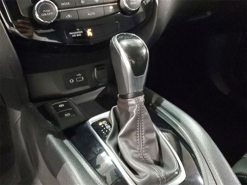 Used 2019 Nissan Rogue SV w/ Premium Package image 23