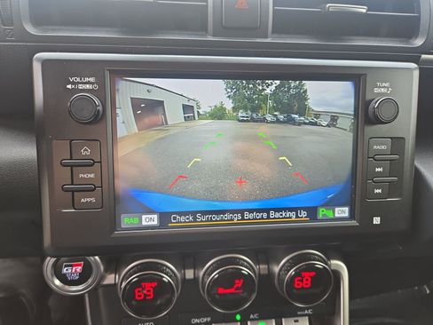 Used 2024 Toyota GR86 Premium image 20