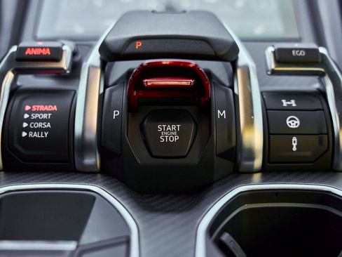 Used 2024 Lamborghini Urus Performante image 66