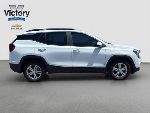 Used 2024 GMC Terrain SLE w/ Driver Convenience Package FWD image 8