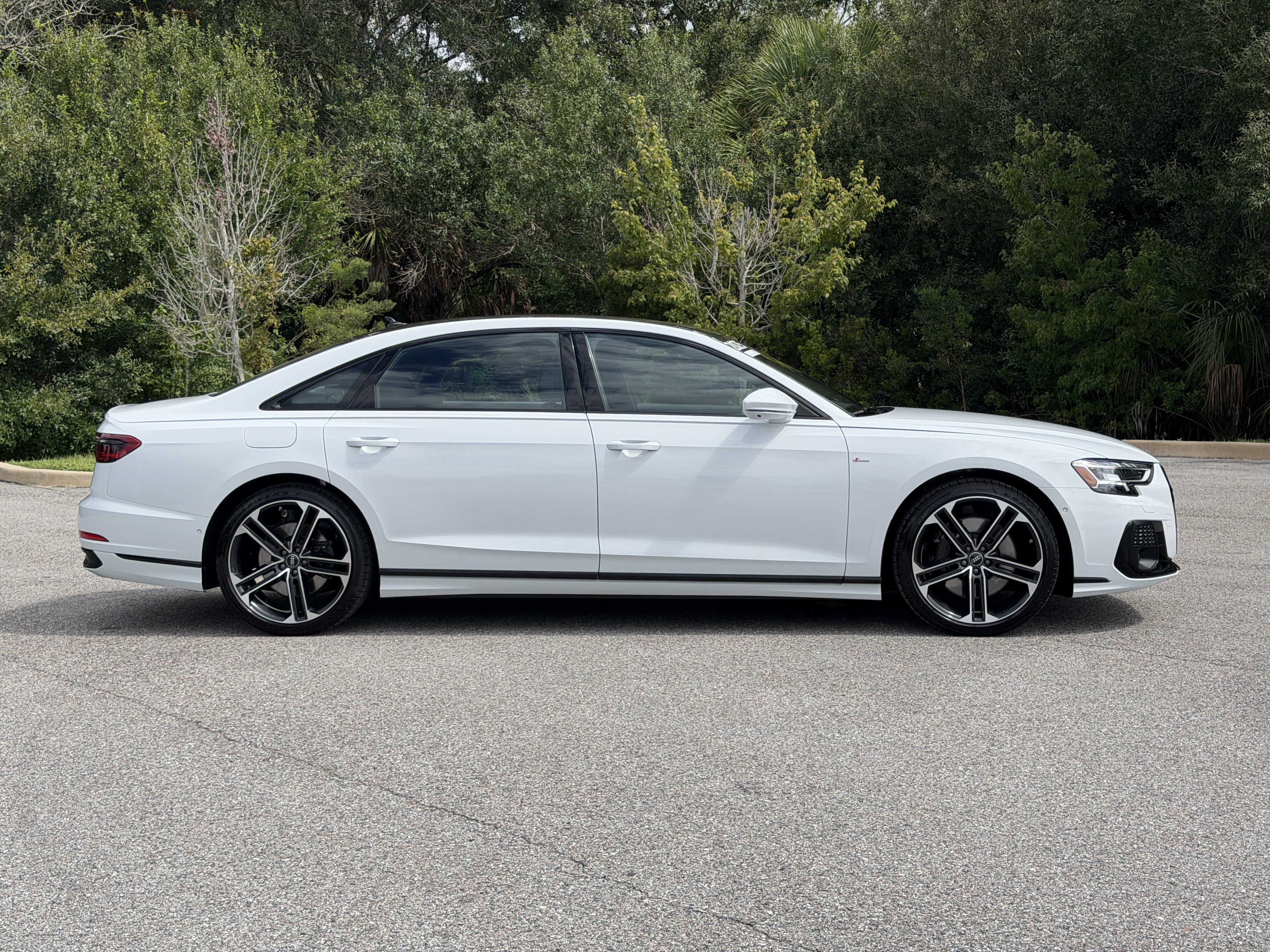 Used 2025 Audi A8 L 3.0T AWD/4WD image 8