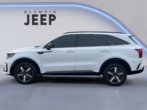 Used 2021 Kia Sorento EX w/ Panoramic Sunroof Package image 2