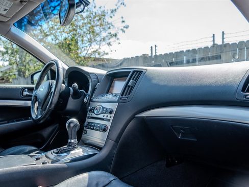Used 2010 INFINITI G37 Journey w/ Premium Pkg image 31