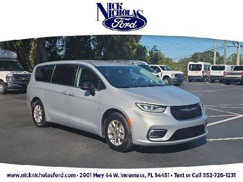 Used 2024 Chrysler Pacifica Touring-L image 1