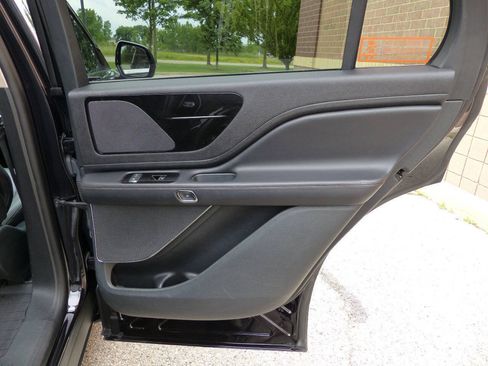 Used 2023 Lincoln Aviator AWD w/ Elements Package image 40
