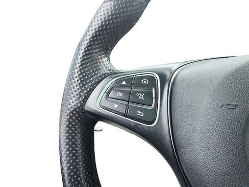 Used 2019 Mercedes-Benz GLC 300 4MATIC w/ Premium Package image 35