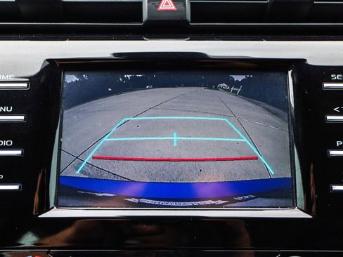 Used 2019 Toyota Camry SE FWD image 8