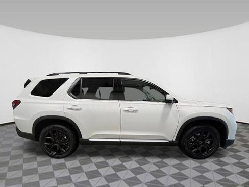 New 2025 Honda Pilot Touring image 6