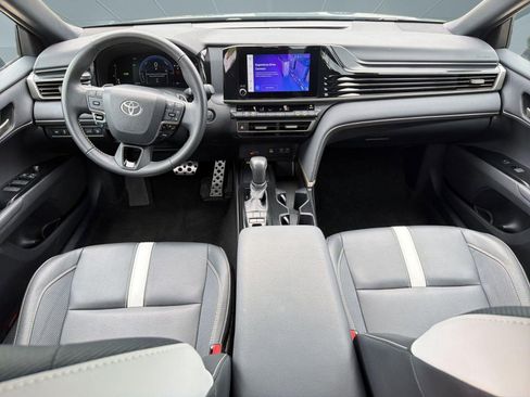 Used 2025 Toyota Camry SE image 16