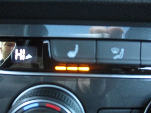 Used 2021 Volkswagen Tiguan SE R-Line image 60