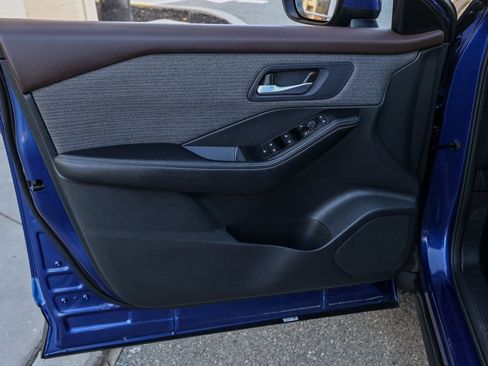 Used 2023 Nissan Rogue SV image 23