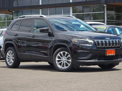 Used 2020 Jeep Cherokee Latitude FWD image 2