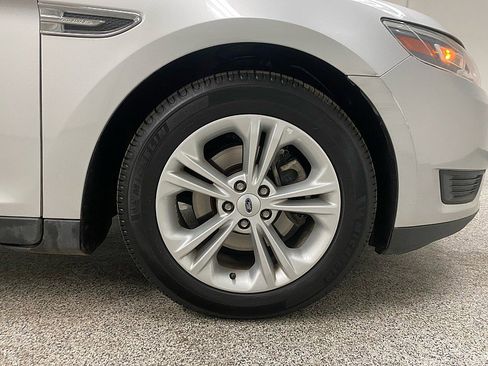 Used 2017 Ford Taurus SE image 22