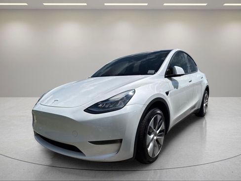 Used 2023 Tesla Model Y Long Range AWD/4WD image 1