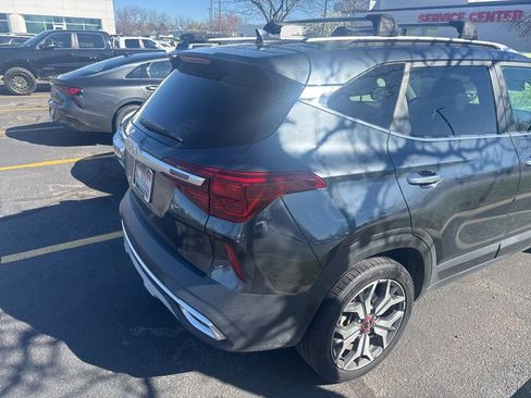 Used 2022 Kia Seltos SX w/ Sunroof Package image 5