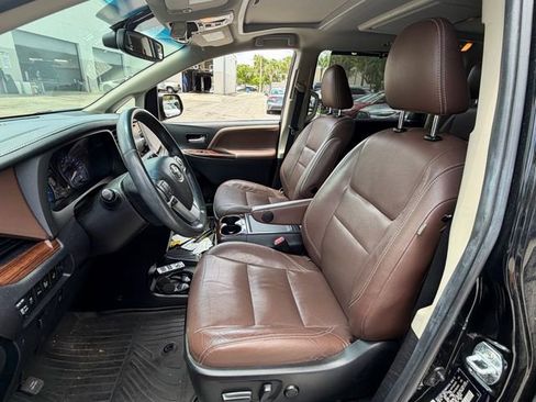 Used 2017 Toyota Sienna Limited Premium AWD/4WD image 11