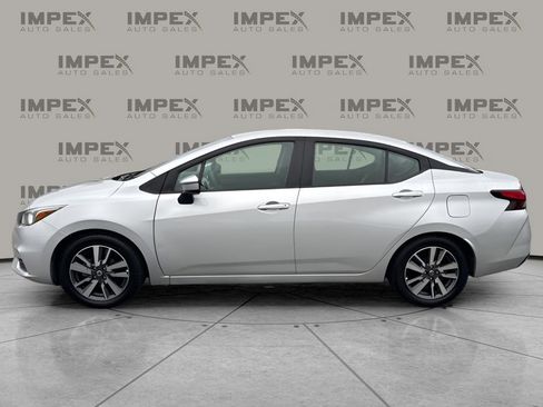 Used 2020 Nissan Versa SV image 2