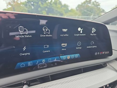 Certified 2025 Cadillac Optiq Luxury 1 image 21