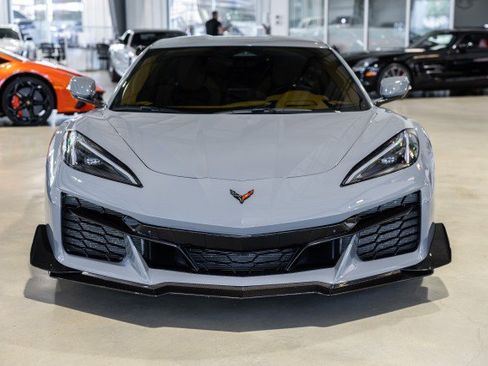 Used 2024 Chevrolet Corvette Z06 RWD image 9