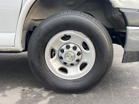 Used 2024 Chevrolet Express 2500 w/ Driver Convenience Package image 3