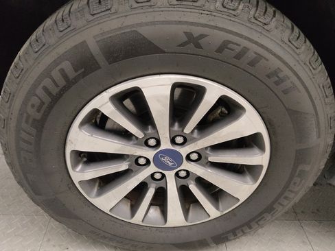 Used 2017 Ford Expedition XLT image 31