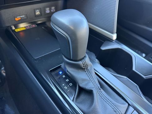 Used 2025 Toyota Camry SE image 16