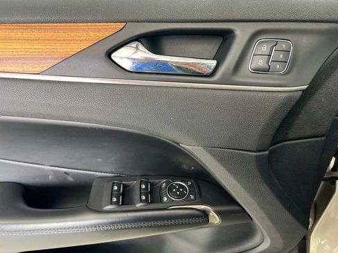 Used 2015 Lincoln MKC FWD w/ Equipment Group 101A Select image 21