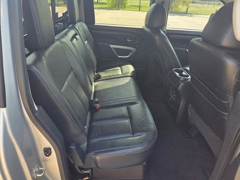 Used 2016 Nissan Titan SL RWD image 9