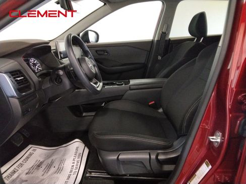 Used 2023 Nissan Rogue S image 28