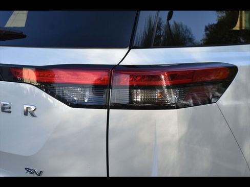 Used 2022 Nissan Pathfinder SV w/ SV Premium Package FWD image 51