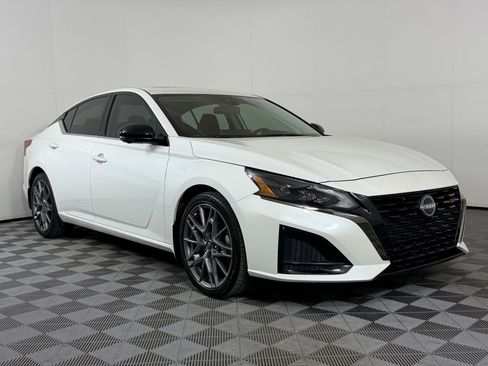 Used 2024 Nissan Altima 2.0 SR image 7