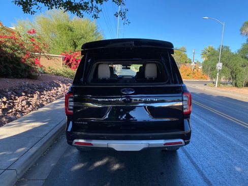 Used 2024 Ford Expedition Limited image 4