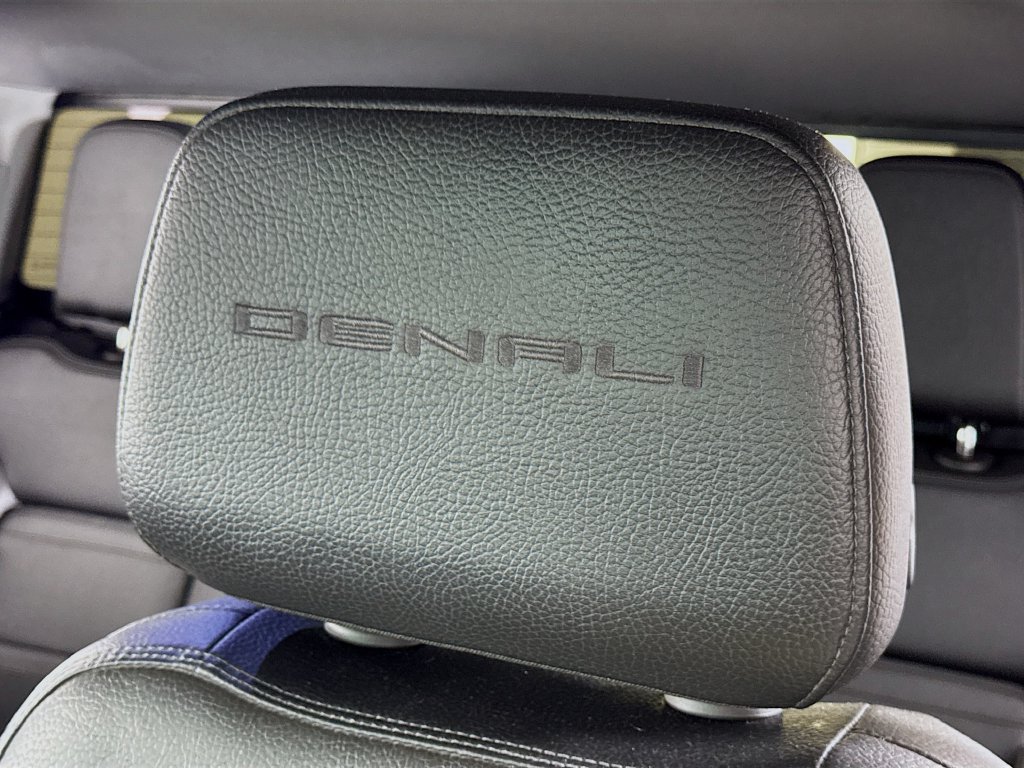 Used 2022 GMC Sierra 3500 Denali w/ Denali Black Diamond Edition AWD/4WD image 20