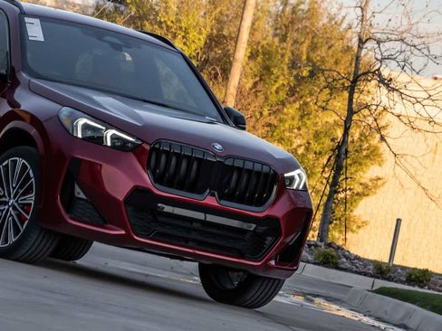 Used 2026 BMW X1 xDrive28i w/ Technology Package AWD/4WD image 3