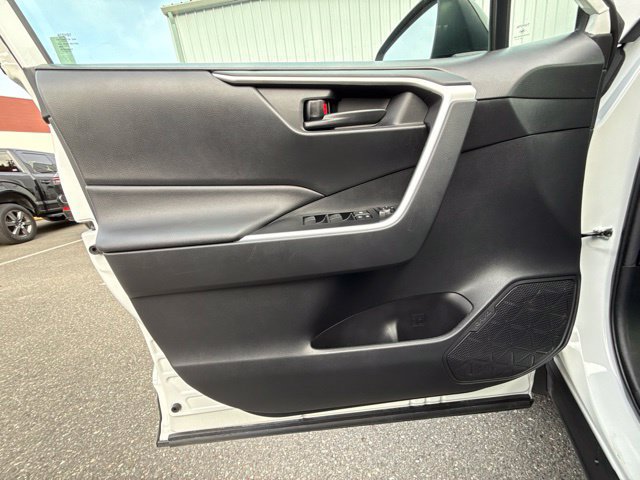 Used 2021 Toyota RAV4 LE FWD image 10