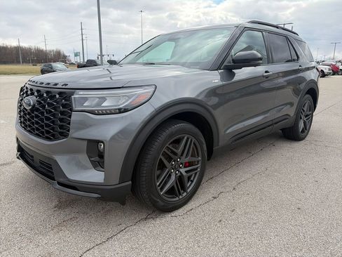 Used 2025 Ford Explorer ST-Line w/ Premium Package image 3