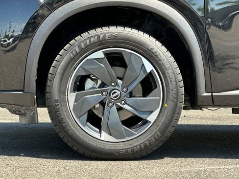 Used 2024 Nissan Rogue SV AWD/4WD image 26
