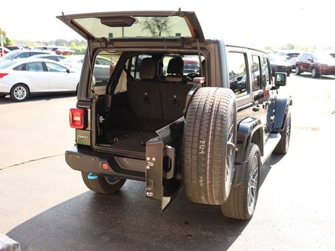 Used 2023 Jeep Wrangler Unlimited Sahara w/ Cold Weather Group AWD/4WD image 45