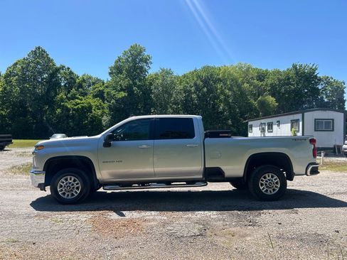 Used 2020 Chevrolet Silverado 2500 LT w/ Convenience Package AWD/4WD image 5