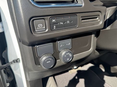 Used 2023 Chevrolet Suburban Premier RWD image 10