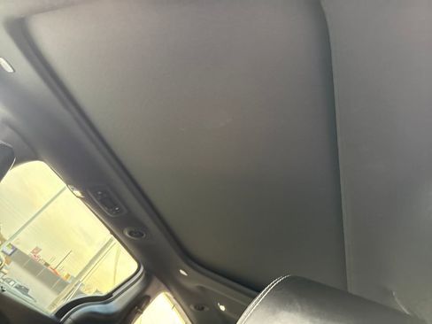 Used 2025 Chrysler Pacifica Limited FWD image 30