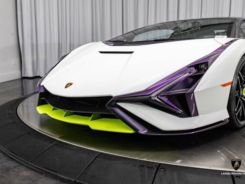 Used 2020 Lamborghini Sian Coupe image 14