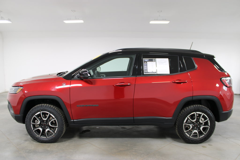 Used 2025 Jeep Compass Trailhawk AWD/4WD image 6