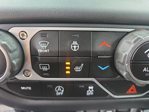 Used 2025 Jeep Gladiator Rubicon AWD/4WD image 24