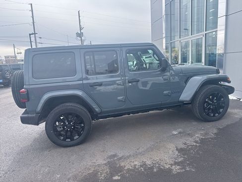 Used 2025 Jeep Wrangler Unlimited Sahara w/ Safety Group image 15