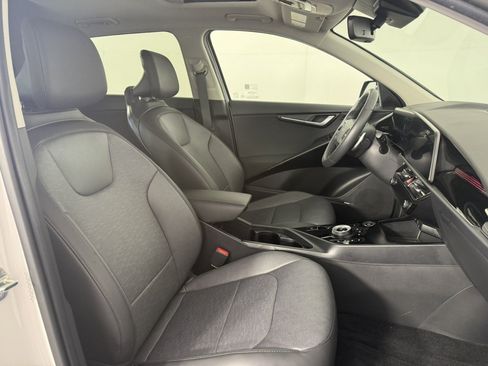 Used 2024 Kia Niro Wave w/ Wave Preserve Package FWD image 10