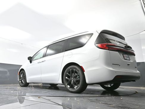 New 2026 Chrysler Pacifica Limited w/ S Appearance Package image 57