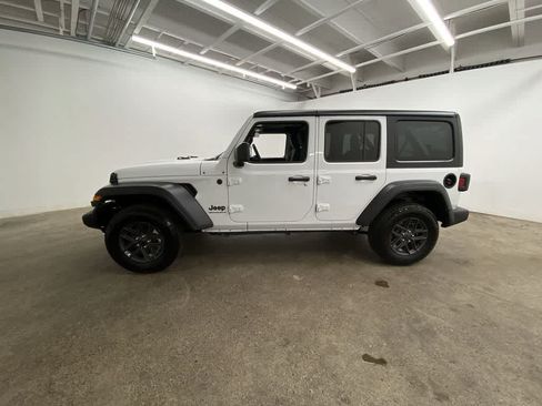Used 2025 Jeep Wrangler Unlimited Sport AWD/4WD image 3