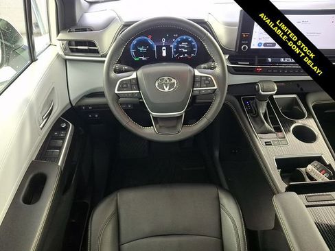 Certified 2025 Toyota Sienna XSE FWD image 13